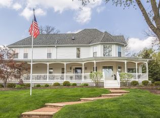 25W740 Wenona Ln, Wheaton, IL 60189