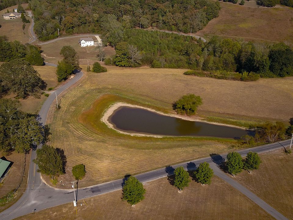 2nd image of 520 Neal Rd