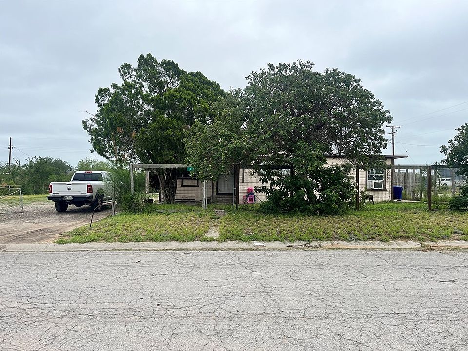 1st image of 602 Richard Cruz St