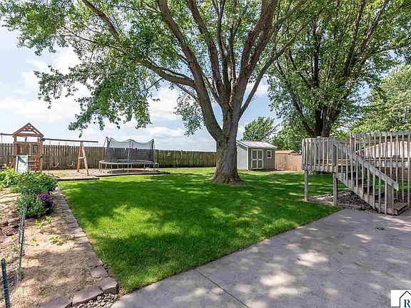 5th image of 211 Holly Ln
