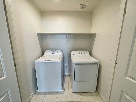 Full Size W/D - Laundry Rom