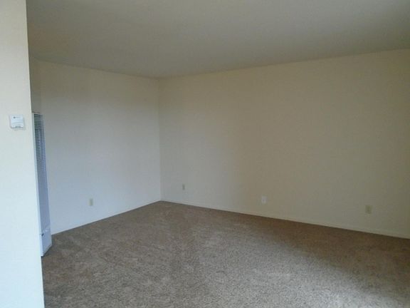 3rd image of 920 Fletcher Ln APT 101