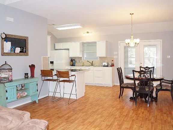 4th image of 345 Bay Ct