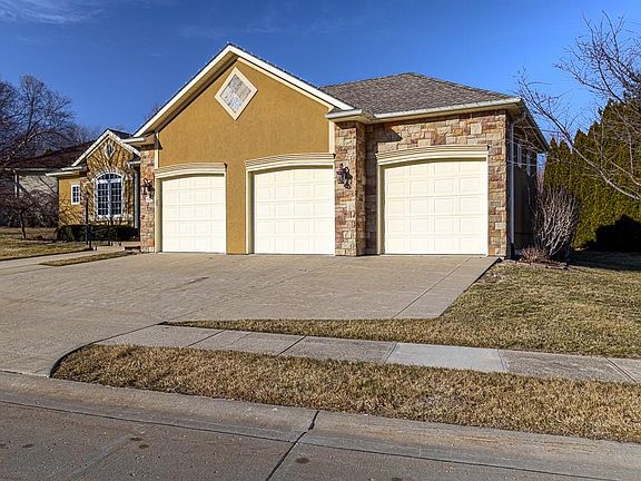 3rd image of 4207 Hidden Valley Dr