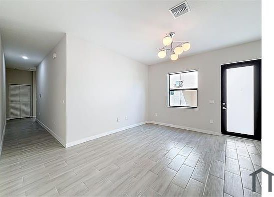 3rd image of 406 NW 41st St