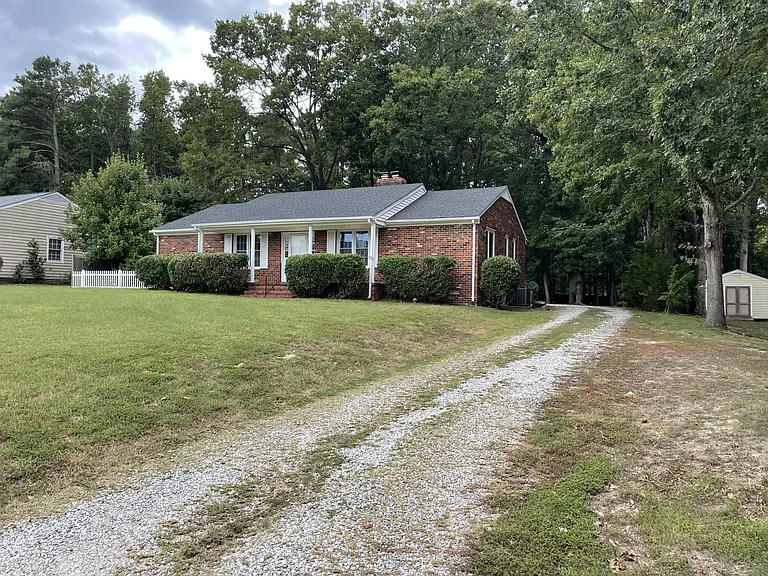 1516 Clearwood Rd — Photo 2