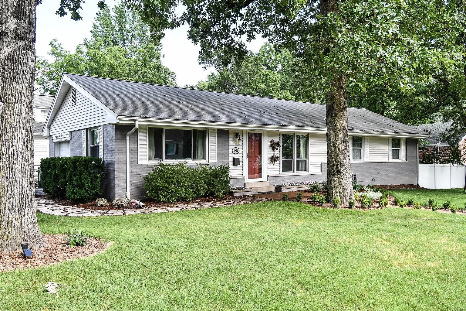 1004 S Elm Ave photo 1