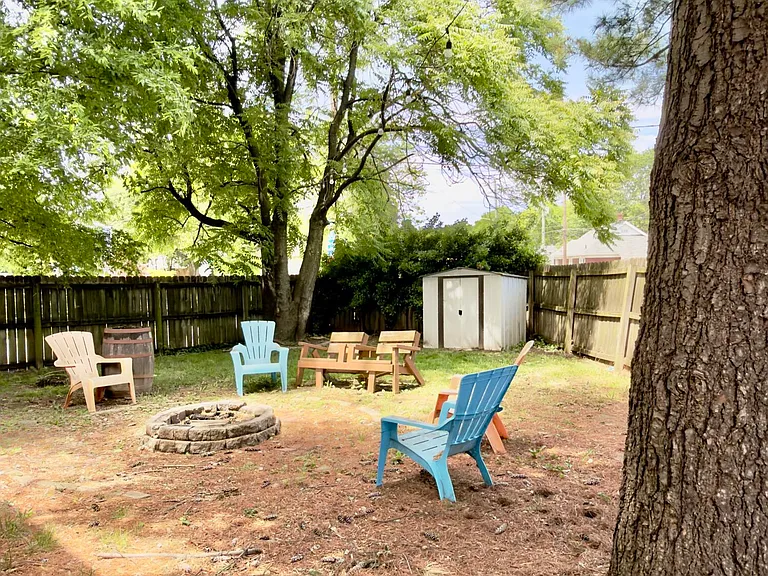 2125 Crittenden Dr — Photo 20