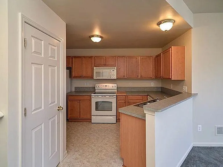 2076 Cloverly Ln — Photo 10