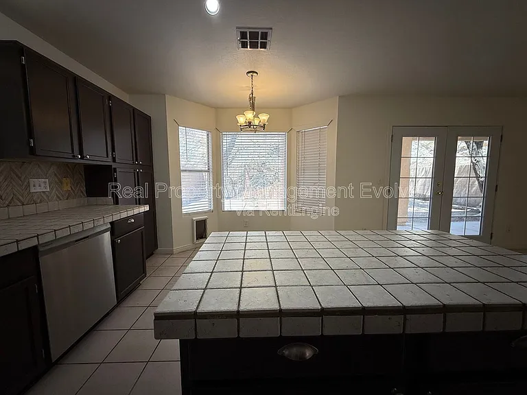 16838 S 20th Pl — Photo 12