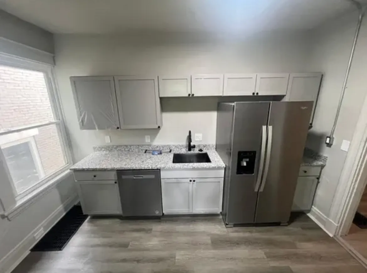 245 Helen St — Photo 1