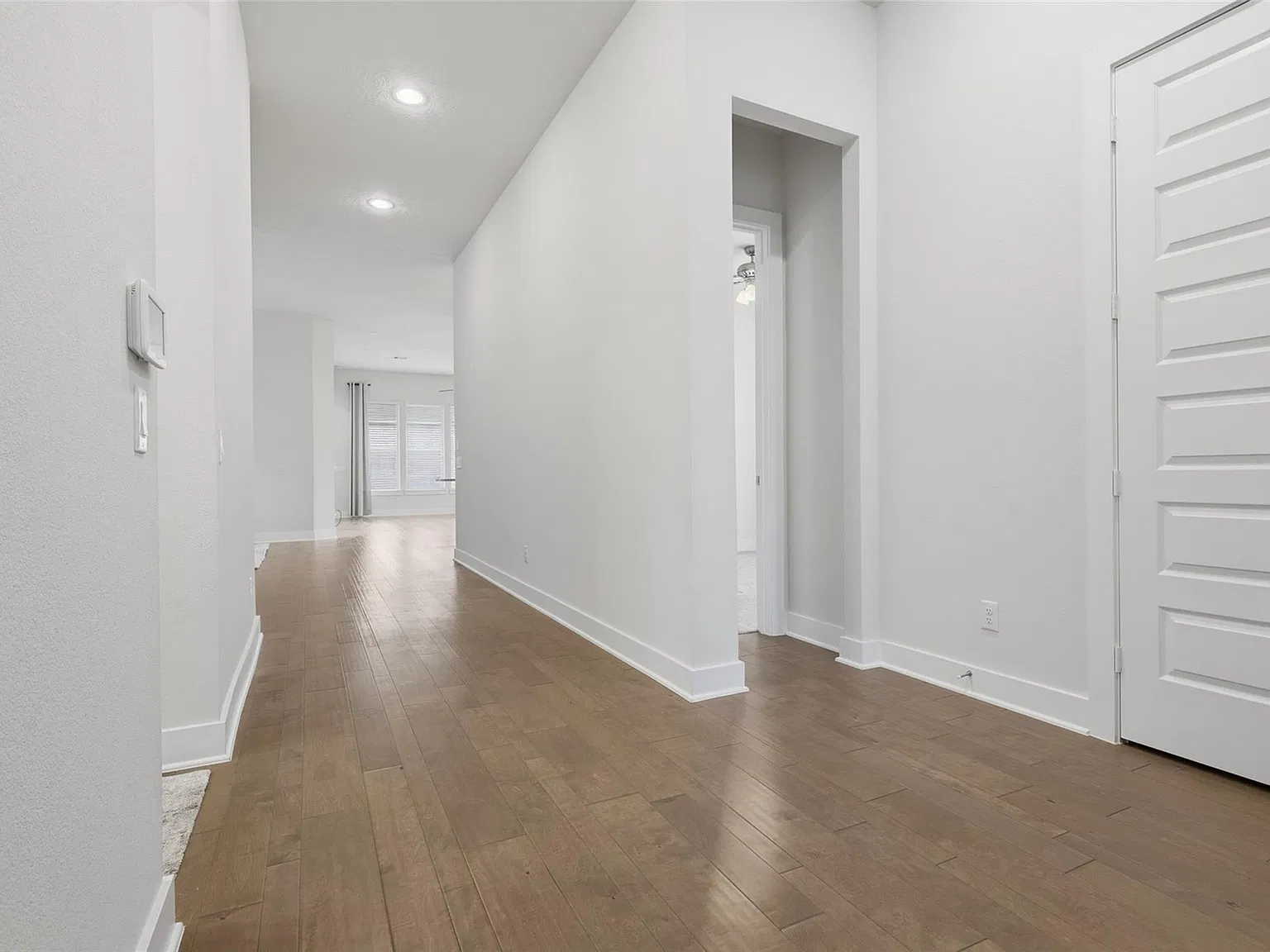 3 bed, 2.5 bath, 2539 sqft, $3,090 — Photo 2