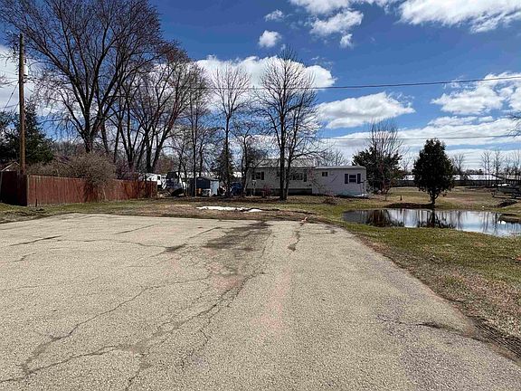 5th image of 576 Brazeau Ave