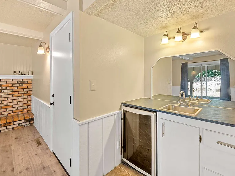 1401 Sanderson Ave — Photo 19