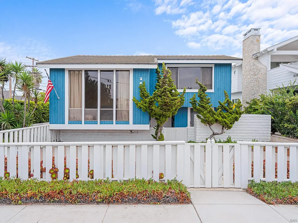 2435 Camino Del Mar