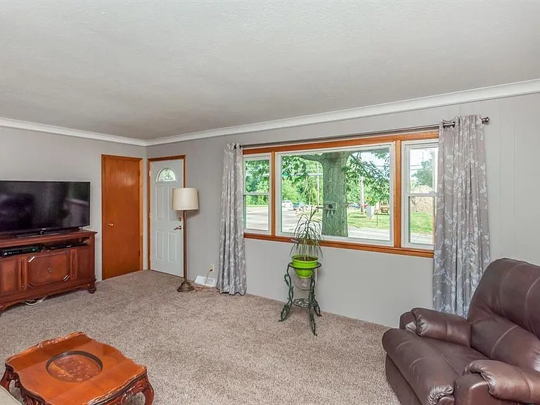 3321 O Ave NW — Photo 3