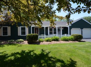 1329 Garden Ct, Batavia, IL 60510