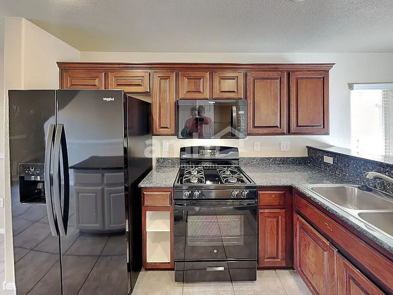 10819 Hawthorne Berry St — Photo 3