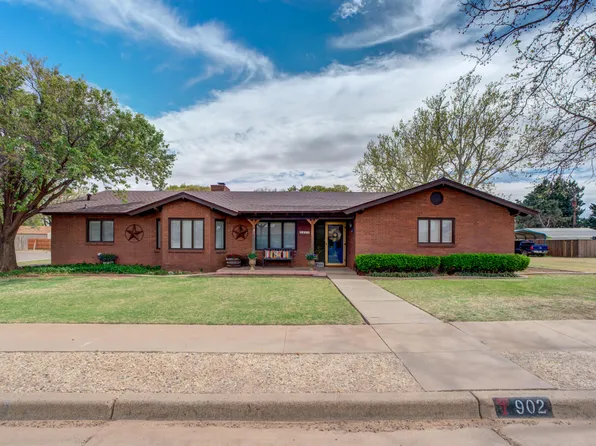 902 W 6th St, Idalou, TX 79329