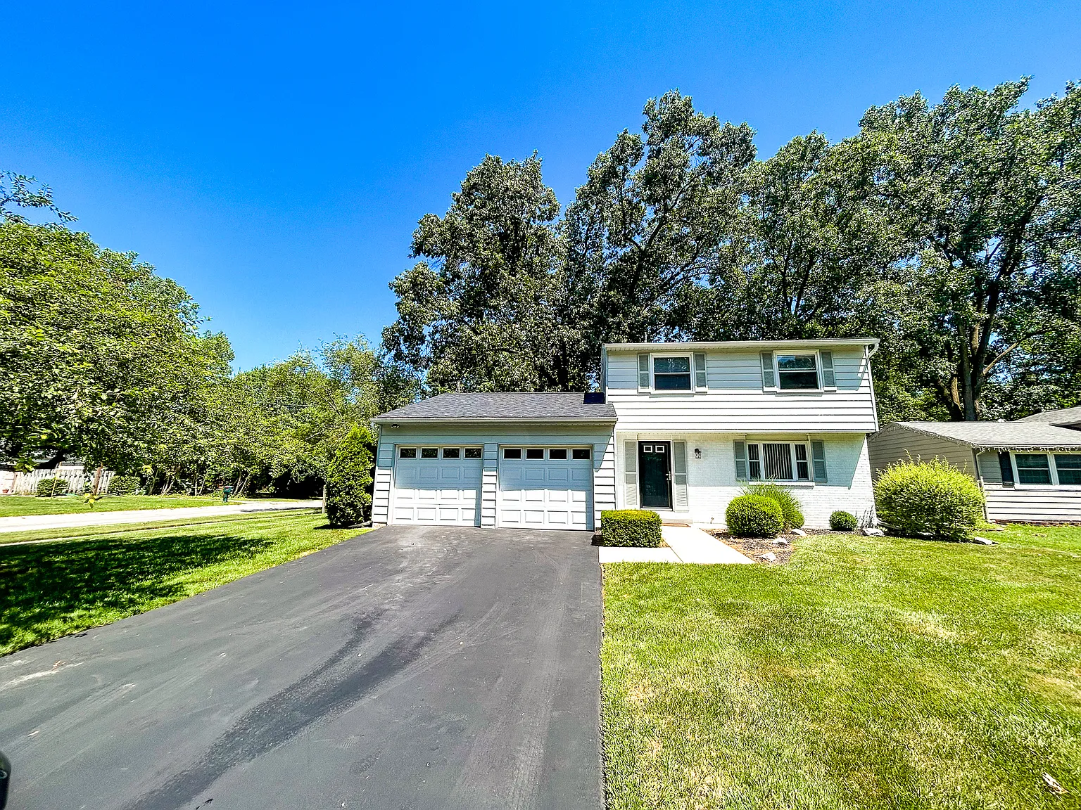 3 bed, 1.5 bath, 1304 sqft, $2,300 — Photo 1