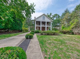 830 Washington Ave, Oakmont, PA 15139
