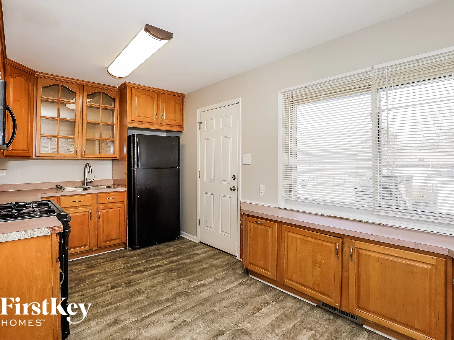3 bed, 2.0 bath, 1500 sqft, $3,055 — Photo 4
