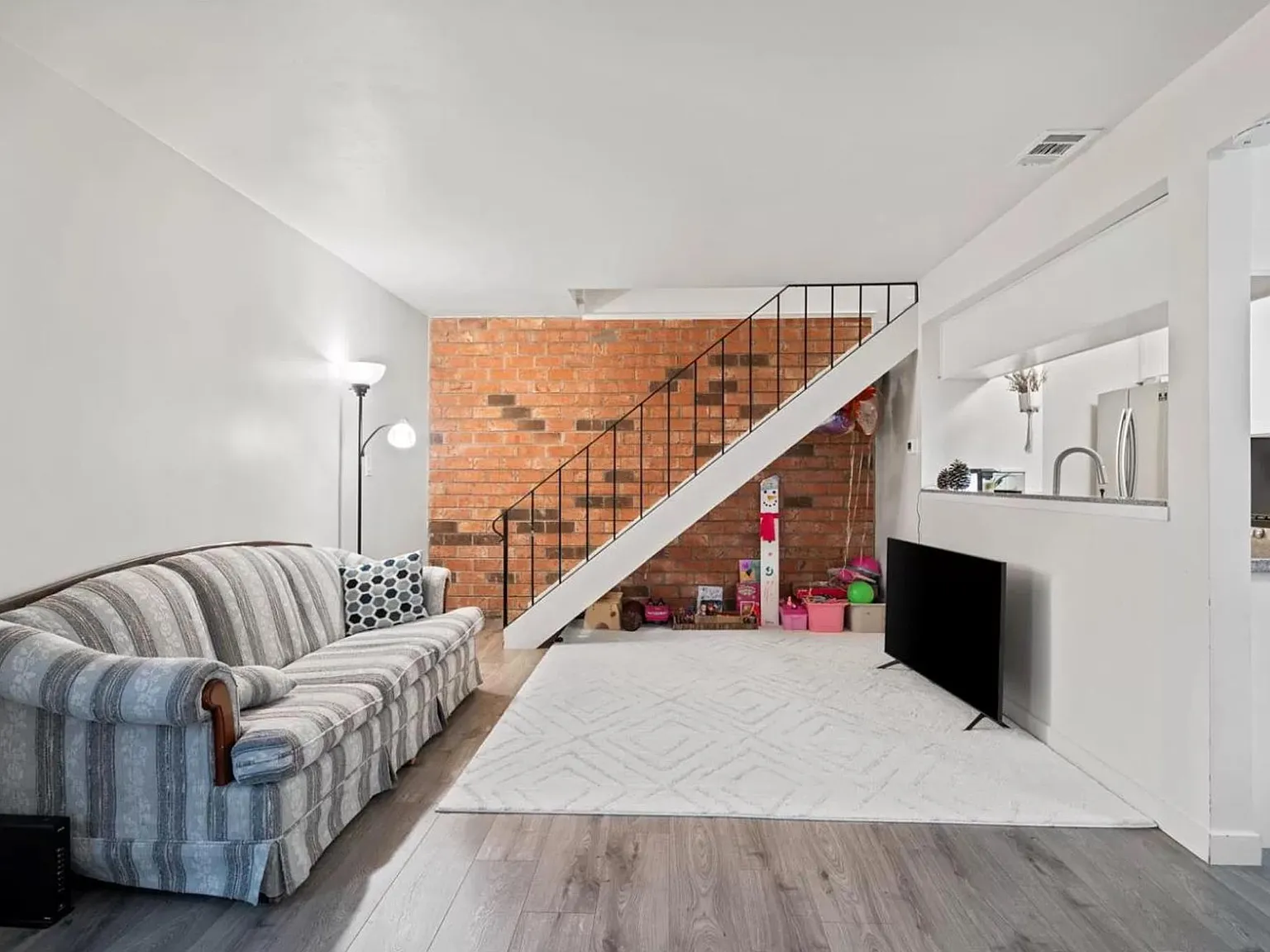 2 bed, 840 sqft, $1,850 — Photo 3