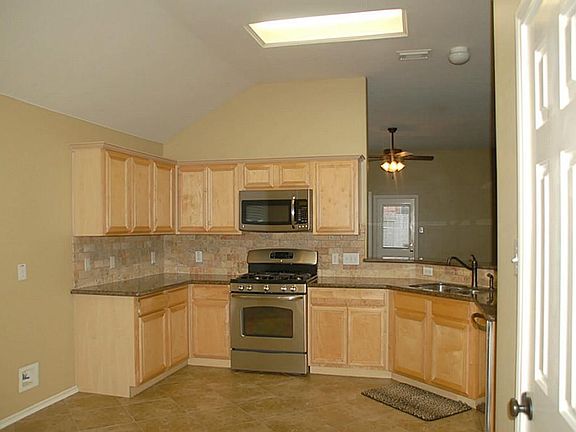 5th image of 1707 Great Meadows Dr