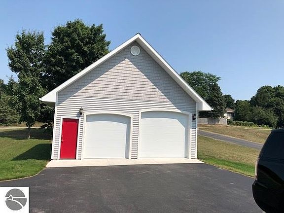 4th image of 4870 Westchester Cmns