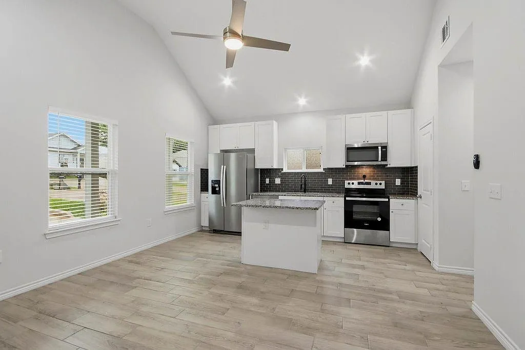 3 bed, 2.0 bath, $1,700 — Photo 1
