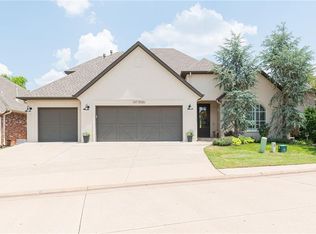 5916 Chestnut Ct, Edmond, OK 73025