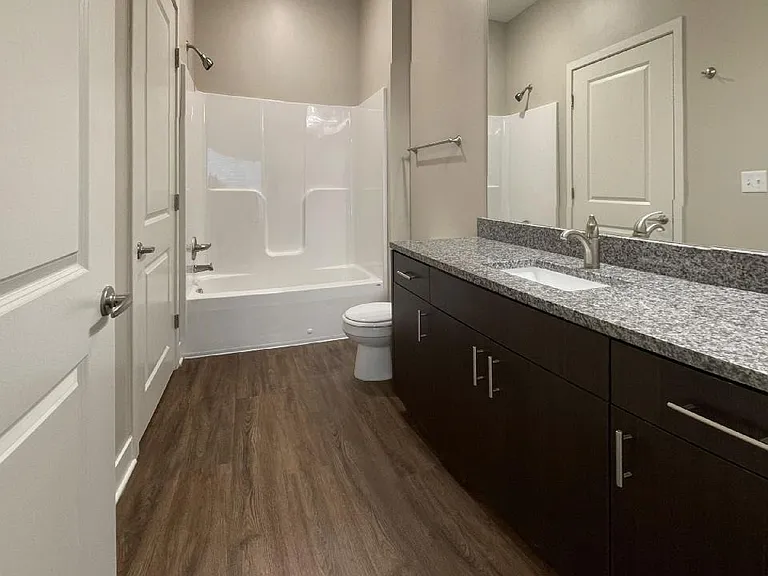 Brighton Crossing Apartments — Photo 57