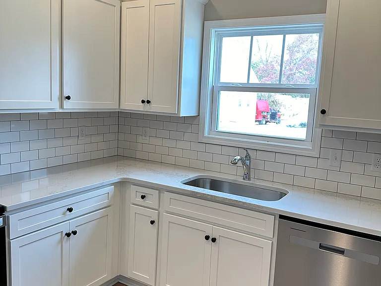 1409 Brook Hill Dr — Photo 5