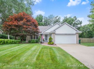 10987 Creekside Dr, Allendale, MI 49401
