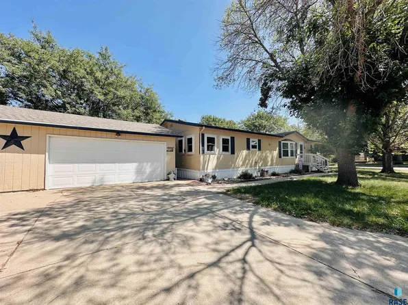 700 N Bobwhite Pl, Sioux Falls, SD 57107
