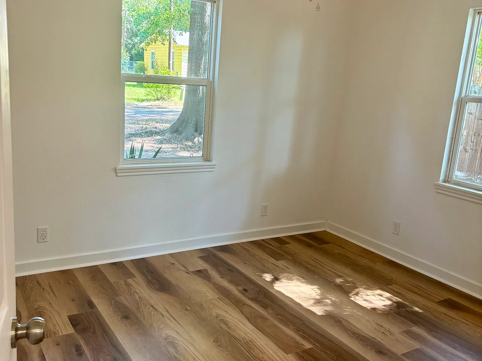 3 bed, 960 sqft, $1,300 — Photo 3