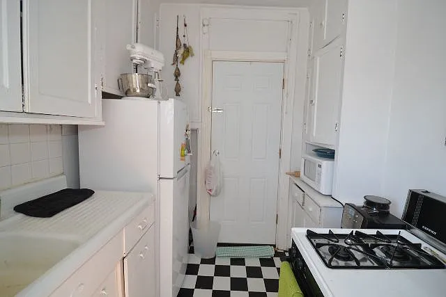 3815 N Greenview Ave #E4 — Photo 4