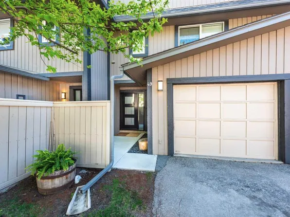 27 W Silver Springs Dr NW #49, Calgary, AB T3B 4N3
