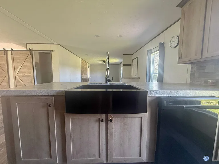 175 Oak Ln — Photo 16