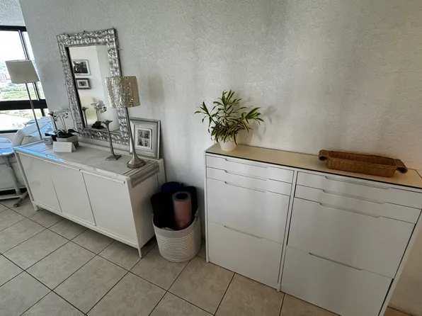 300 Wai Nani Way APT 2318, Honolulu, HI 96815