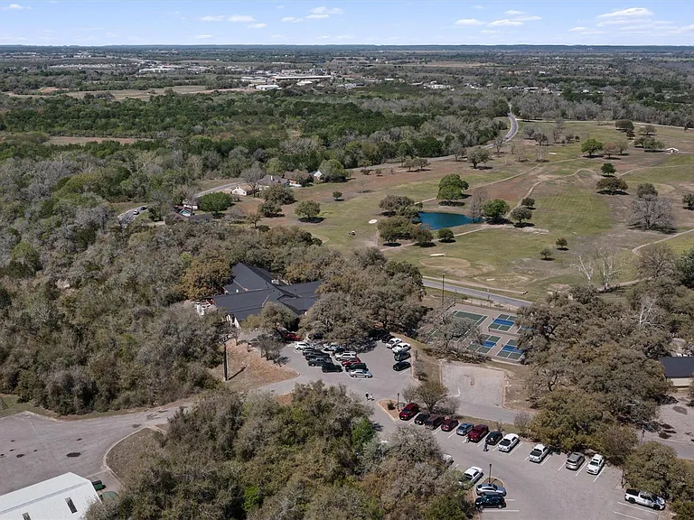 312 Country Club Dr — Photo 35