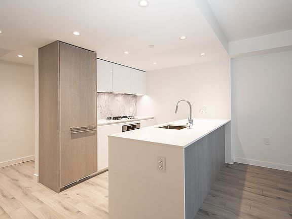 2nd image of 1107 Richards St #212