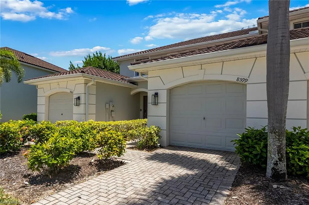 Olympia Pointe — Photo 2