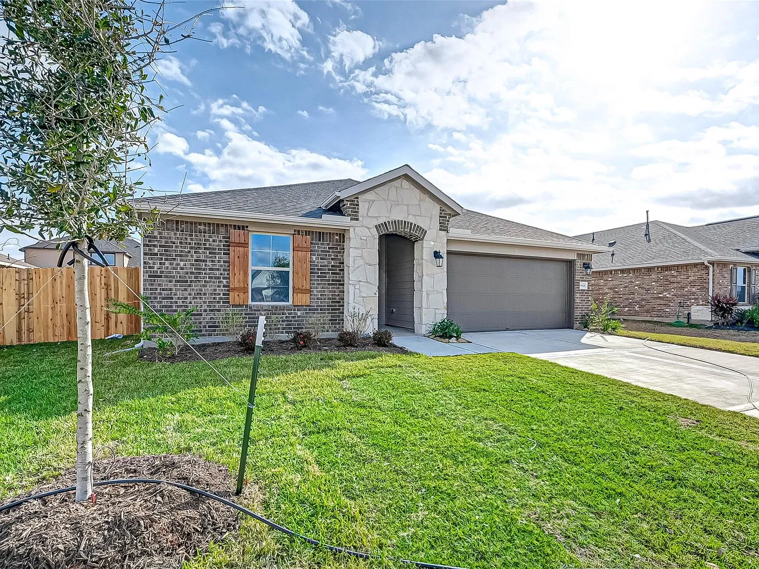3 bed, 2.0 bath, 1692 sqft, $2,000 — Photo 3
