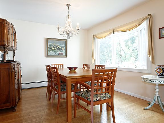 3rd image of 130 Laura Joy Cir