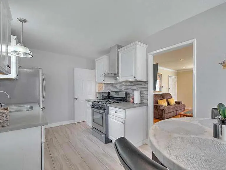 9328 Crenshaw Blvd #1 — Photo 10