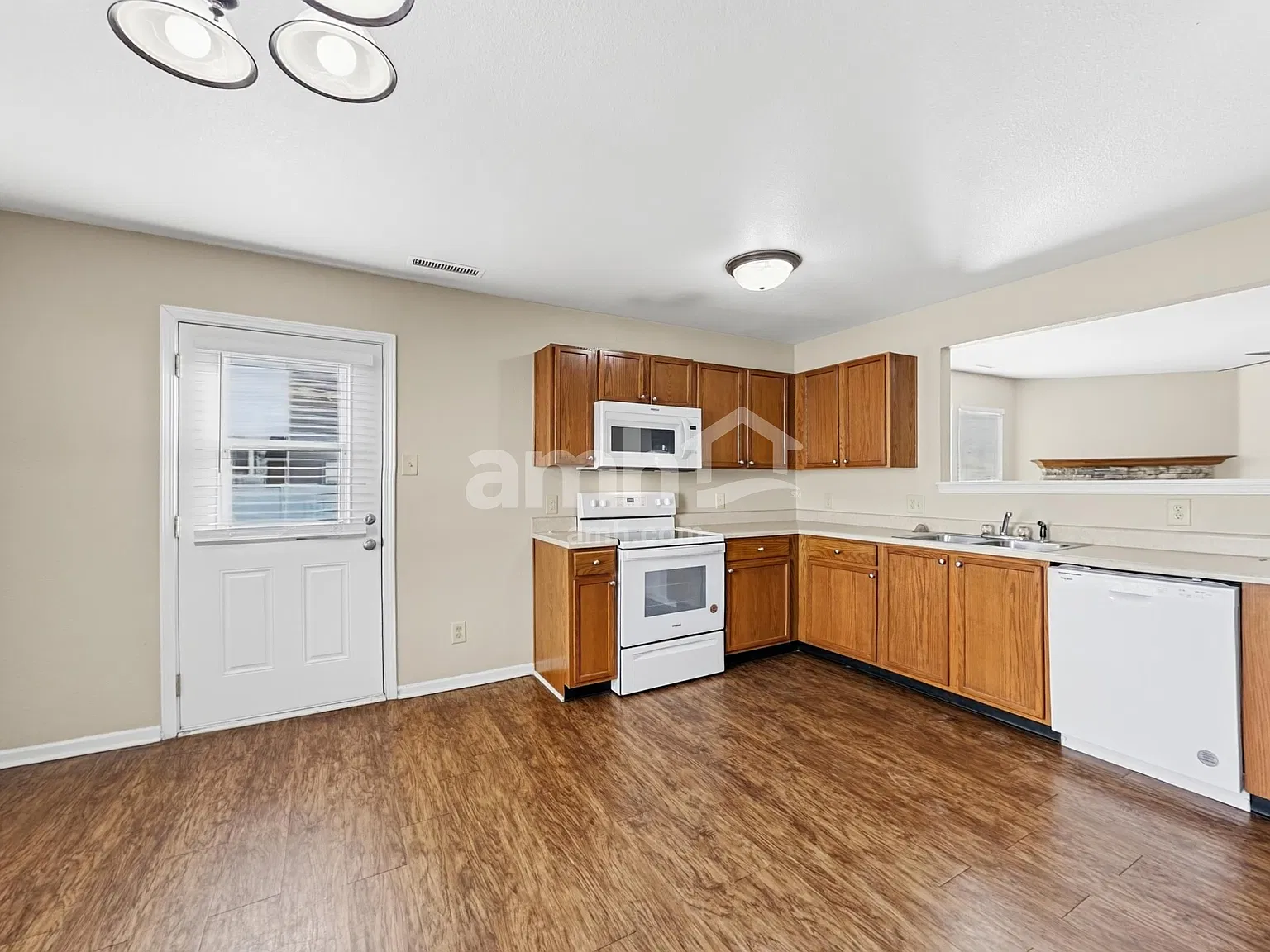 4 bed, 2.5 bath, 2230 sqft, $2,080 — Photo 3