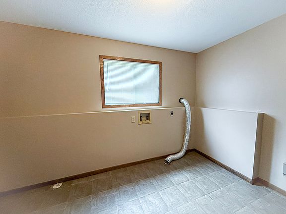 5th image of 622 Saxonwood Rd