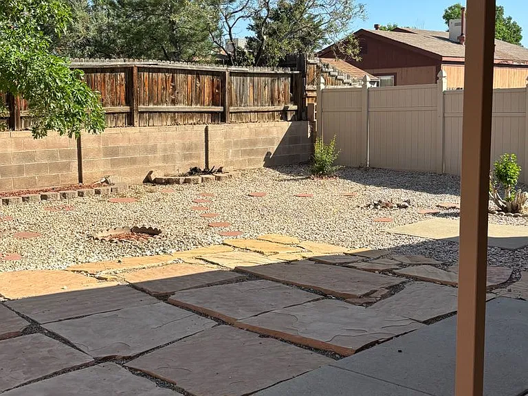 2125 Sierra Ln NE — Photo 32