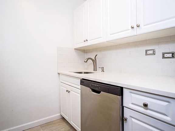 5th image of 3355 Sedgwick Ave #5S